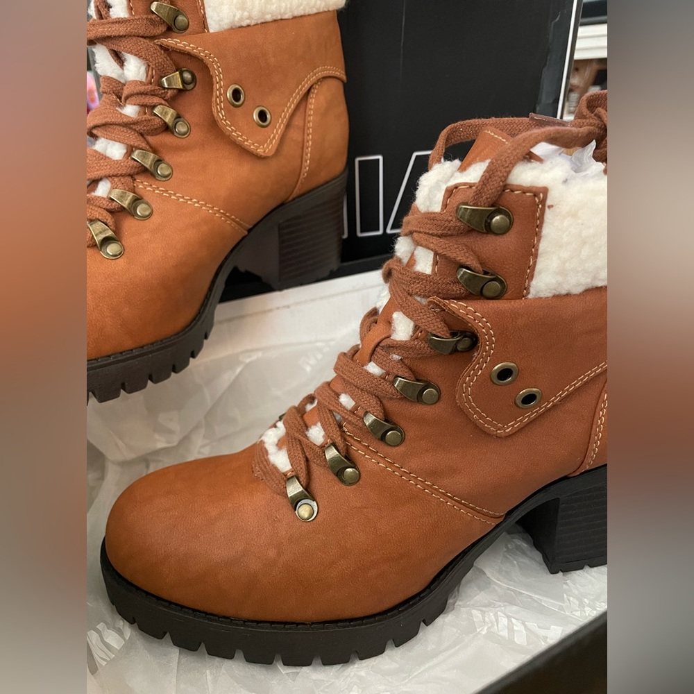 MIA Tallia Luggage Hiker Boot Women's 9